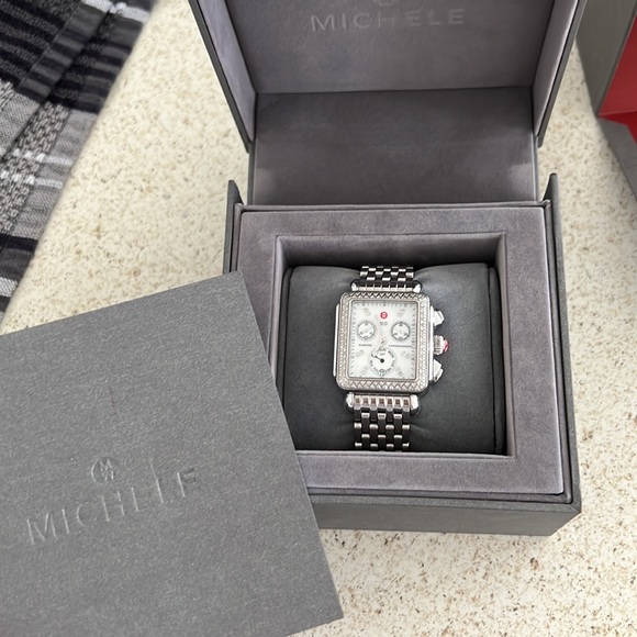 Silver Deco diamond bezel pearl face - Picture 3 of 12